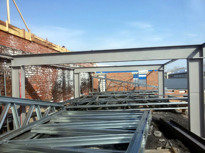 Строительство крыши из ЛСТК - начало монтажа
