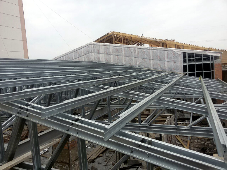 Строительство крыши из ЛСТК