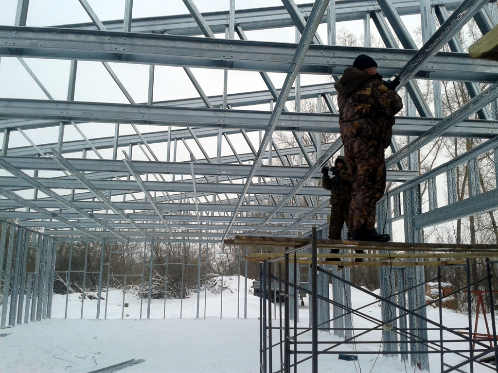 Строительство СТО из ЛСТК - монтаж элементов крыши